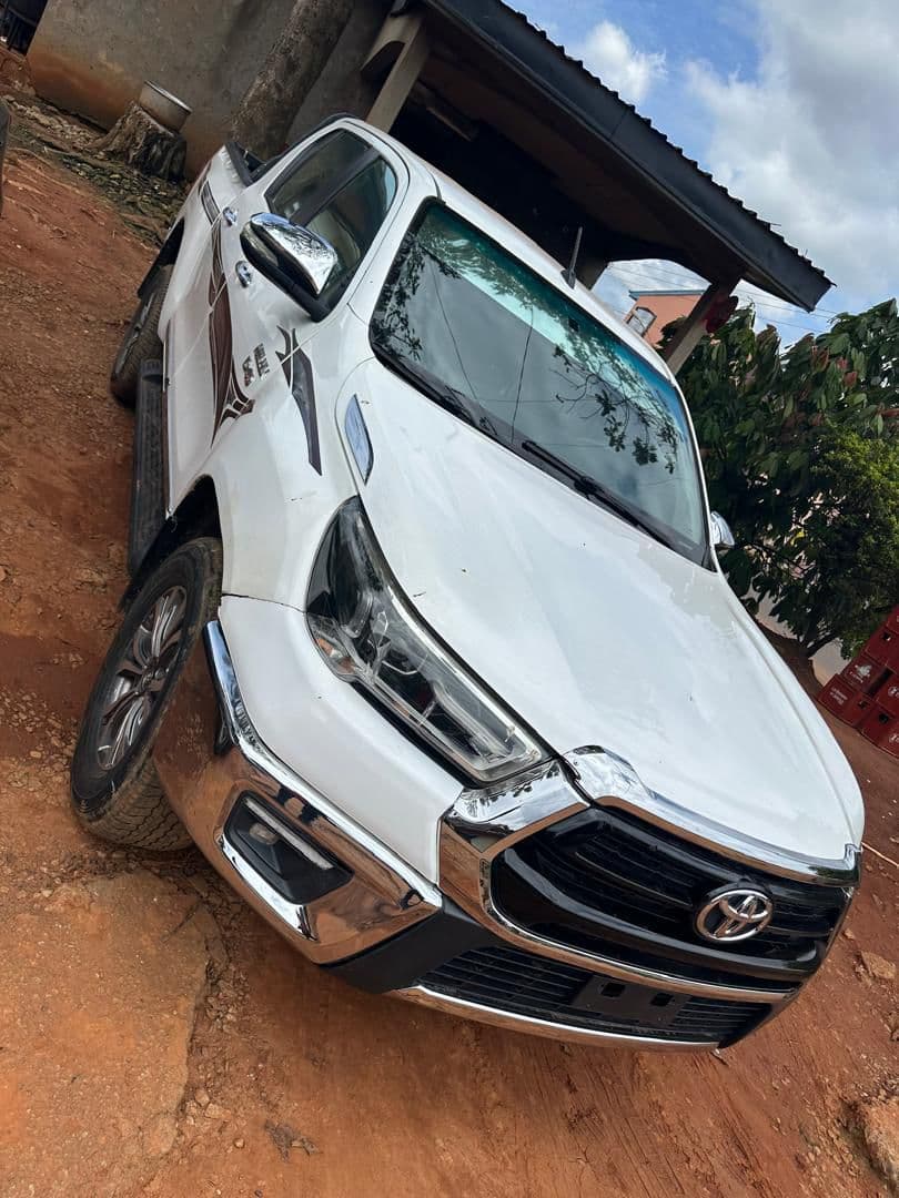 TOYOTA  PICK - UP  HILUX    2020     (CTR/YDE) - image 2