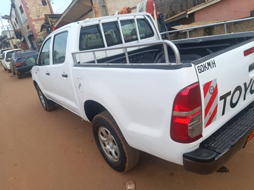 TOYOTA HILUX 2008 (CTR/YDE) - image 2